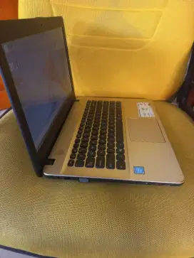 Jual leptop Asus X441S Ram 2 GB HDD 500 GB