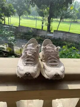 Mau jual sepatu New balance pemakaian pribadi ori minus pemakaian