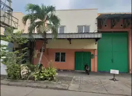 gudang rapi di pusat niaga terpadu daan mogot