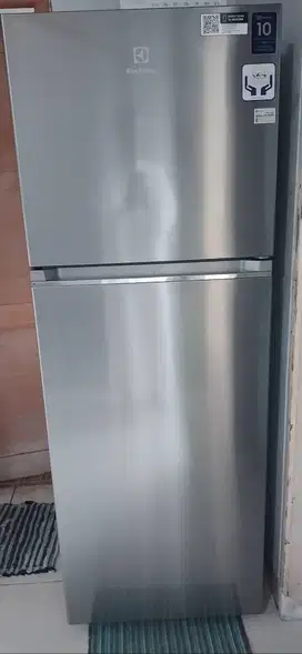 DIJUAL MURAH LEMARI ES 2 PINTU ELECTROLUX