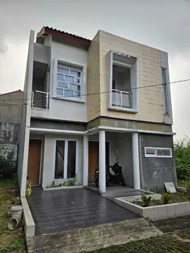 Rumah Minimalis Halaman Luas dekat BORR di Kedung Jaya Tanah Sereal