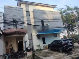 Jual , rumah KOST hook 3 lantai ( 28 kamar kost ) , KELAPA GADING , Ja