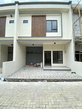 Rumah 2 Lantai Siap Huni 10 Menit ke Stasiun Depok DP 0 Free Biaya