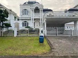 Dijual Rumah Gaya klasik mewah di Kota Wisata