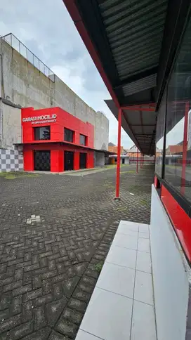 Disewa/dijual rumah usaha komersial strategis Raya Arjuna Surabaya