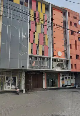 Ruko 4lt modern lokasj strategis dekat akses tol kawasan padat