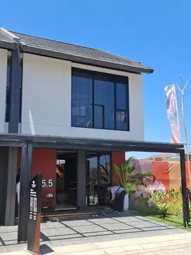 RUMAH SELANGKAH KE PANTAI LOSARI