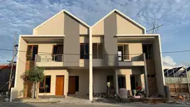 Rumah modern minimalis di dalam cluster eksklusif ada masjid dekat UNS