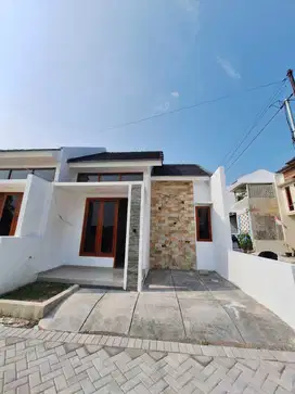 RUMAH NYAMAN DAN STRATEGIS DI COLOMADU 380 JT-AN