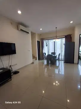 DIJUAL DAN DISEWA RUMAH BOULEVARD GREEN LAKE CITY