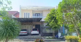 Rumah minimalis terawat di Citraland row double way dekat gwalk