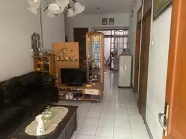 Jual rumah di taman Kopo indah 1  dengan 3 kamar tidur