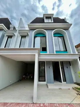 Mewah! Rumah 3 Lantai + Rooftop Garden, 5 Menit ke Tol Setu!