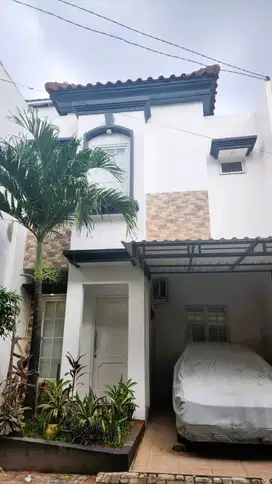 Rumah 2 lantai cirendeu perbatasan tangsel jaksel siap huni