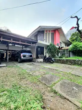 Di jual rumah di Tebet akses jalan 2 Mobil bisa di bangun town House