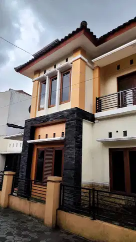 Rumah Sewa 2 Lantai Cluster di Condong Catur