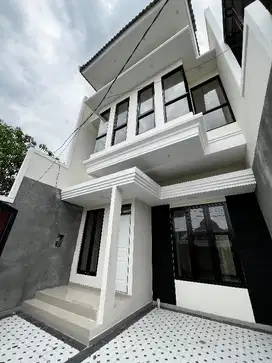 Rumah Baru Mewah Minimalis Di Greenlake Wonorejo Rungkut Nirwana