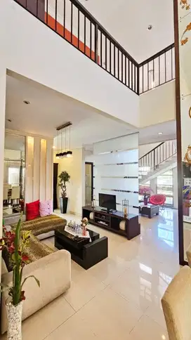 Dijual rumah mewah 2 lantai Central Park A.Yani semi Furnish Hook