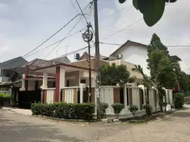 Jual Cepat Rumah Hoek Siap Huni, 5 Menit ke Stasiun Cakung Bintara