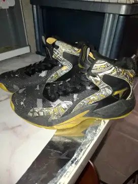 Sepatu Basket Trust Size 42