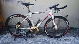sepede hybrid strummer (bisa roadbike)