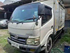 Toyota dyna box 2013
