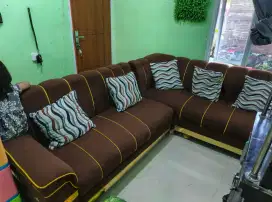 Sofa letter L plus meja pemakaian baru 3 bulan