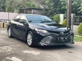 TOYOTA NEW CAMRY V 2.5 AT 2020 HITAM ISTIMEWA PAJAK PANJANG