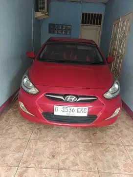 MOBIL HYUNDAI GRAND AVEGA 1.4 M/T TANGAN PERTAMA DIJUAL
