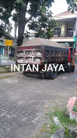 Jual pasir isi 7kubik full padat.