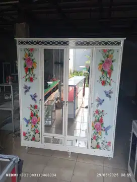 Lemari pakaian 4 pintu anti rayap