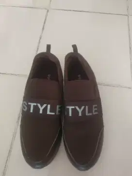 Sepatu fashion anak size 38 buccerri