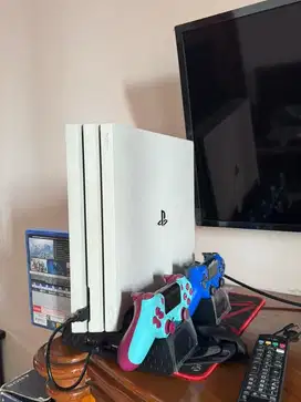 PlayStation 4 Pro (White)
