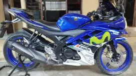motor Yamaha R15 V2