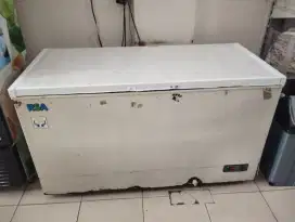 Di jual cepat freezer RSA