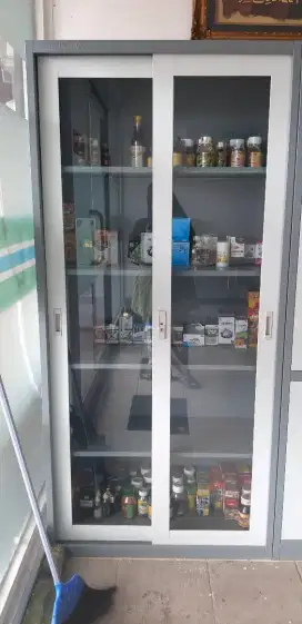 Lemari arsip besi 2 pintu bekas