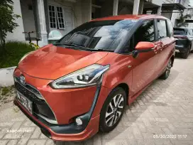 Toyota Sienta Q 2016 Orange