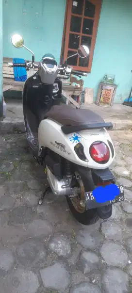 Jual scoopy 2021 warna putih frestege stnk bpkb lengkap .pajak hidup