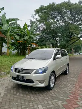 Toyota Kijang Innova 2.0 E Bensin Manual 2012