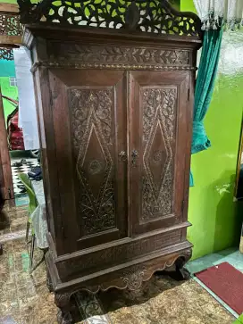 Lemari Jati Ukir