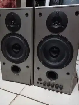 SALON AKTIF MEREK SHARP SUARA BASS OK