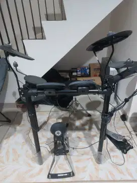 Yamaha DTX 452 plus 1 pad, stand cymbal, tas drum elektrik