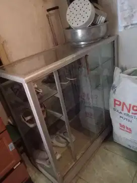 Jual cepat etalase toko