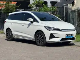 BYD M6 SUPERIOR 7 SEATER At 2024 km +/- 14.000