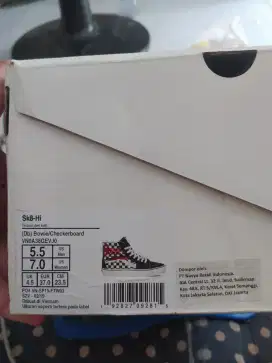 Sepatu limited Vans x David Bowie