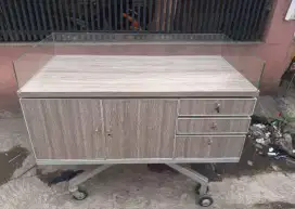 Meja serbaguna bisa dipake kasir jg,msh kokoh bgt no lecet² yaa