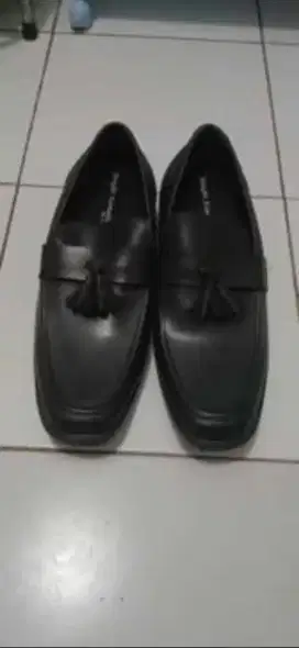 Sepatu Pantofel Pria Yongki Komaladi