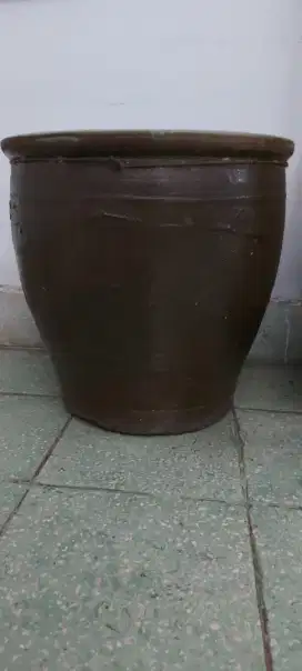 Sepasang Guci Antik