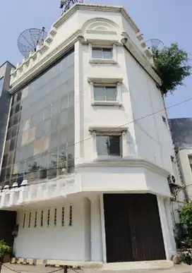 DIJUAL GEDUNG KOMERSIL LT 250 & LB 600 SAMAN HUDI  - JAKPUS