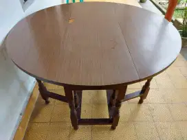 Meja Bundar Jati